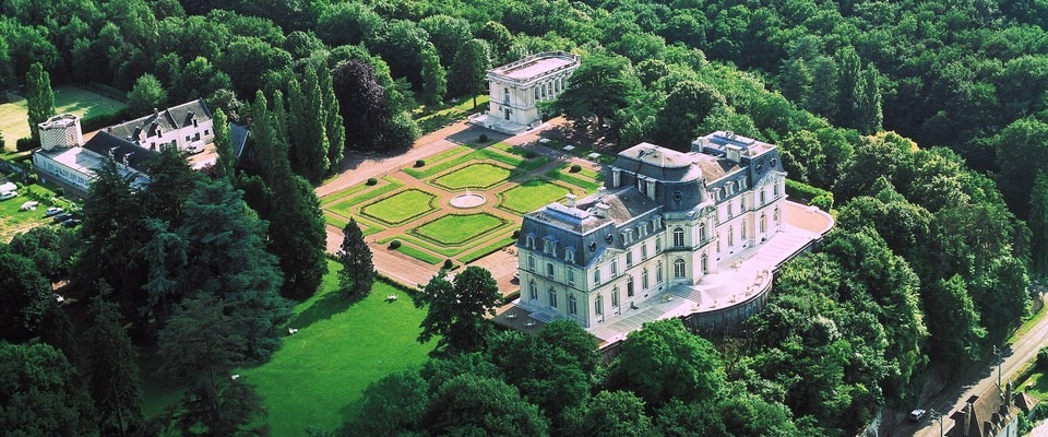 Val de Loire : Château D’Artigny vue aérienne