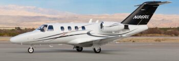 Location de jet privé : Raytheon Premier argenté.