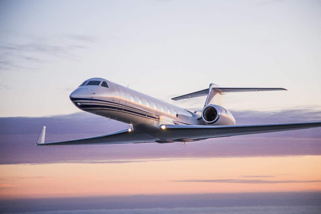 G550 jet privé en vol couché de soleil