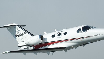 Citation Jet Mustang или Embraer Phenom 100 — как выбрать?