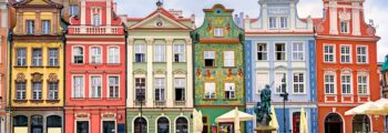 location de jet privé, Salerne : collines verdoyantes et bâtiments colorés