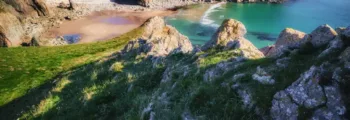 location jet privé : vue aérienne côte, eau turquoise