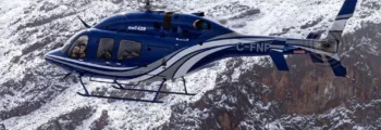 Hélicoptères dans les montagnes enneigées - location jet privé.